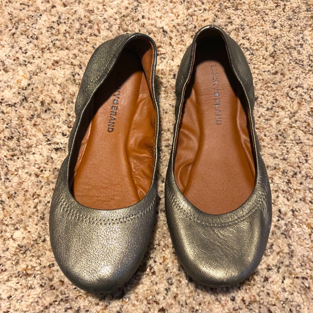 Lucky brand metallic gold flats. Size 8